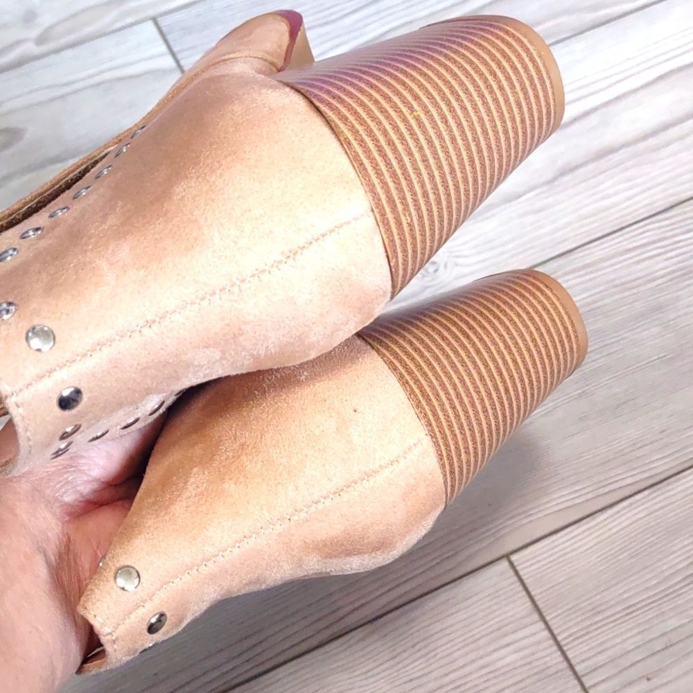 (78-1803)  Tan Women's Pointed Toe Ankle Boot Sz 9.5 - Picture 7 of 11